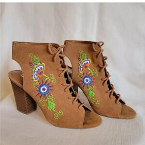 *Final Price* Sbicca Vintage Collection Sz 7 Suede Embroidered Sandal Boho